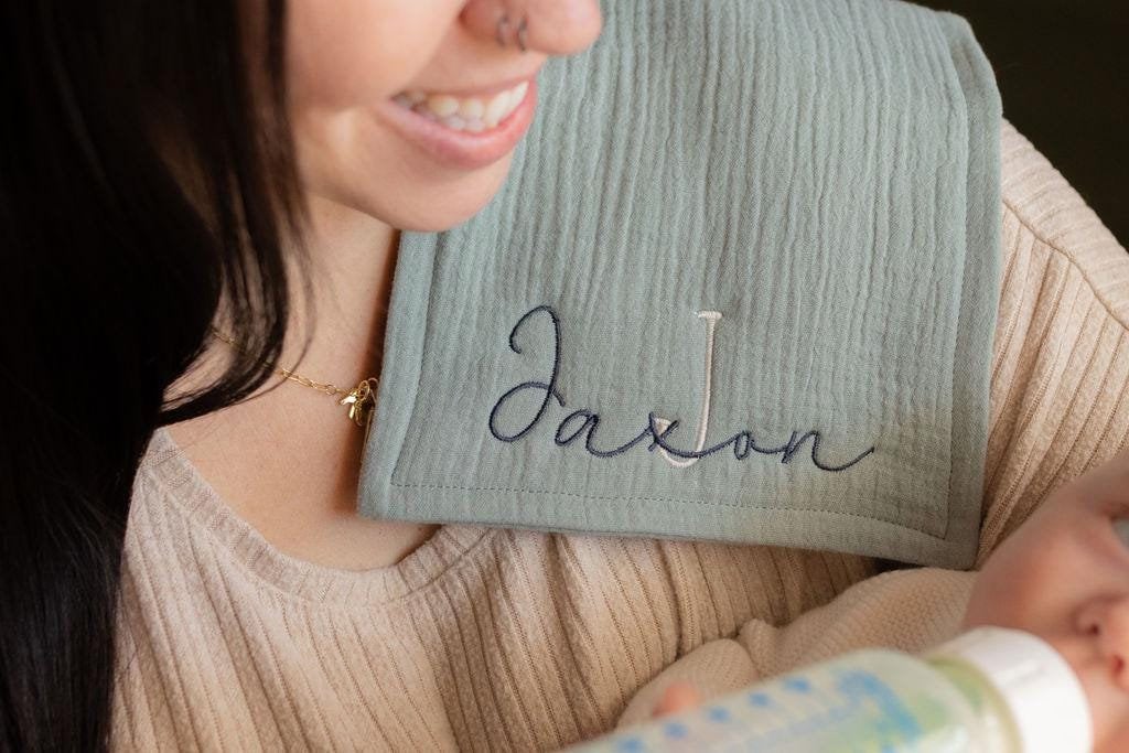 Personalized Organic Burp Cloth for Baby - Custom Embroidered Baby Shower Gift - Monogram Baby Gift for Newborns - Muslin Cotton Burp Rag